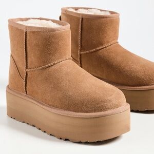 As New UGG Classic Mini Platform Boots - Chesnut Size 11